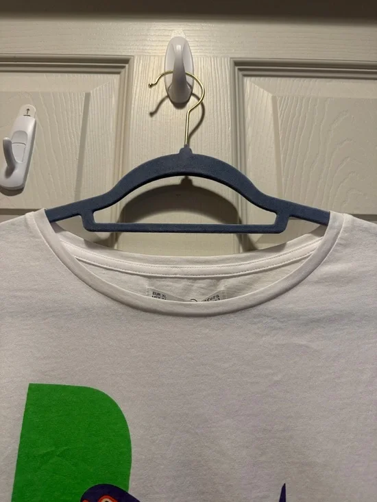 Sequined multicolor parrot sequin embellishment Cotton Top - Picture 12 of 15